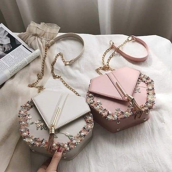 Elevate Your Style: Exploring the World of Women’s Shoulder Bags, Mini Bags, and Crossbody Bags in Dubai