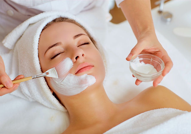 Glamour Unveiled: Deep Cleansing Facials Tailored for You in Dubai