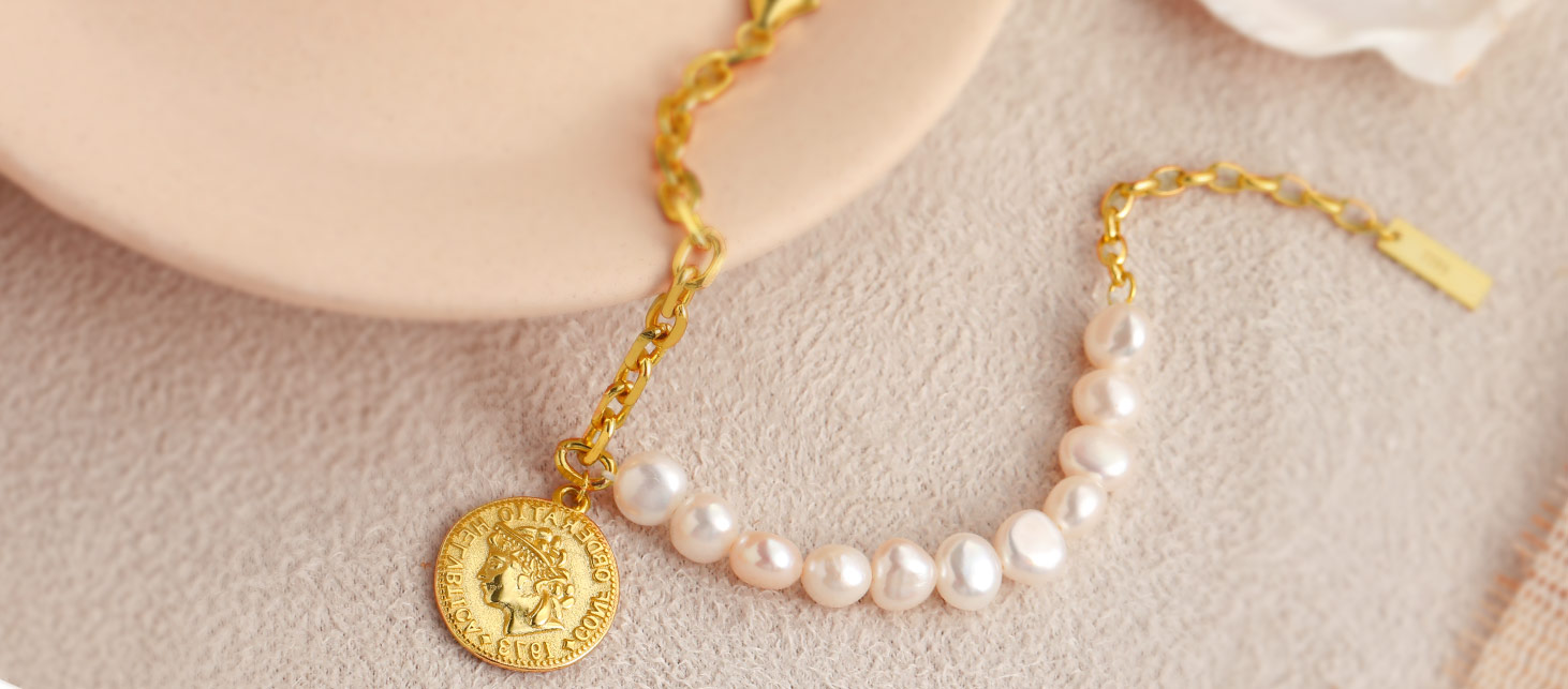 A Fashionista’s Guide to Statement Necklaces